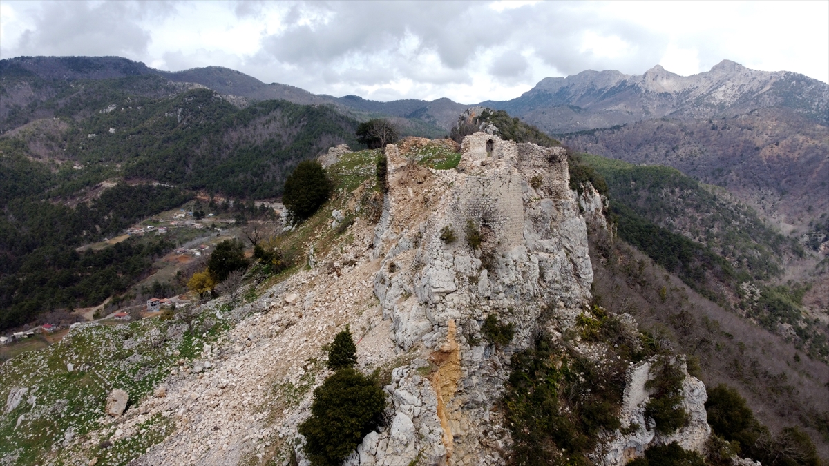 "Zarar gören bayrak direğimizi ve patikayı onararak şölenlerimize devam edeceğiz"