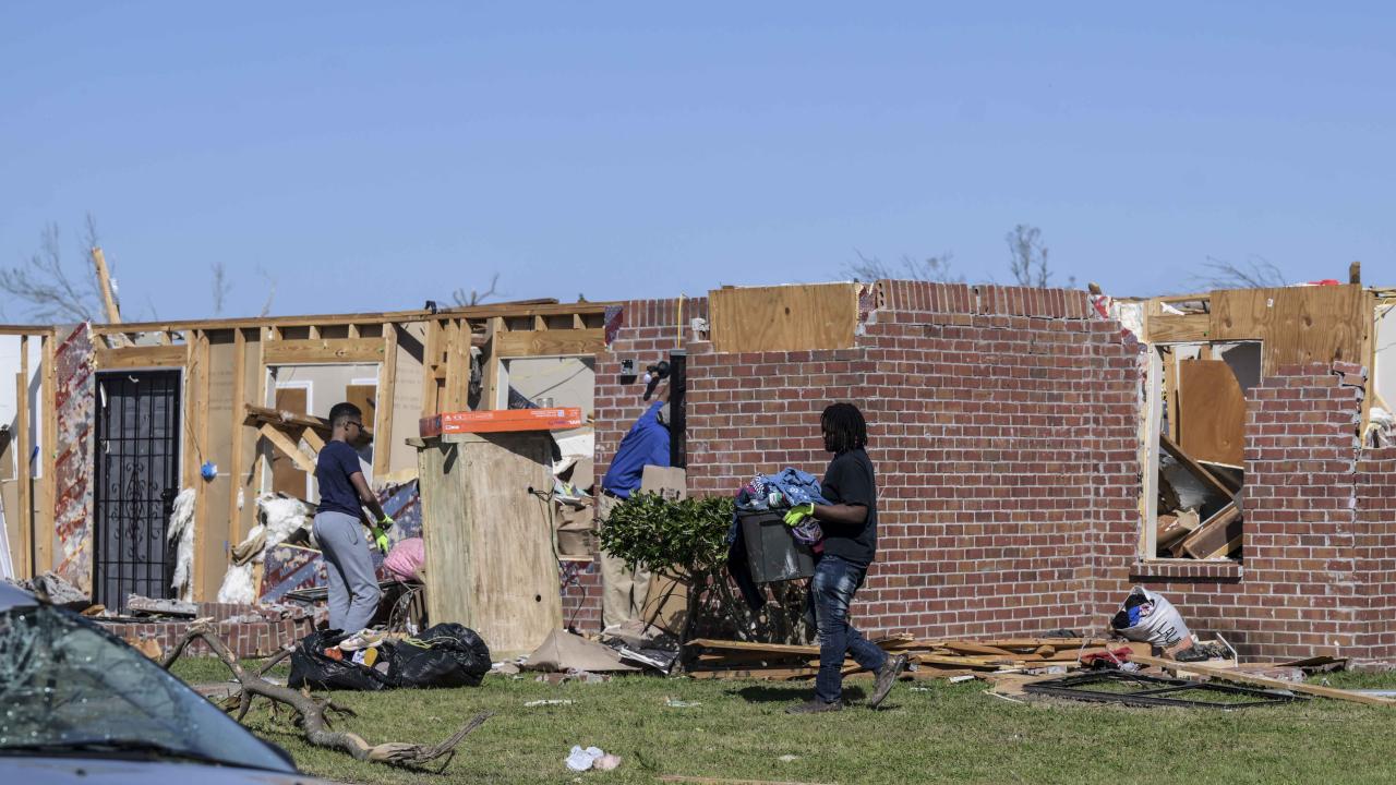 "Ev üstümüzde parçalandı ve biz enkazın altında mahsur kaldık"