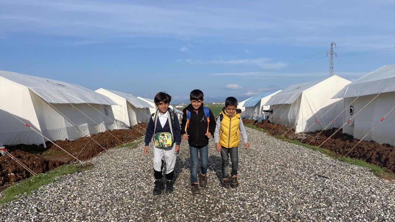 Adıyaman`da depremzede öğrenciler için çadır sınıflar oluşturuldu