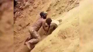 Kongolu madenciler göçükten böyle çıkarıldı