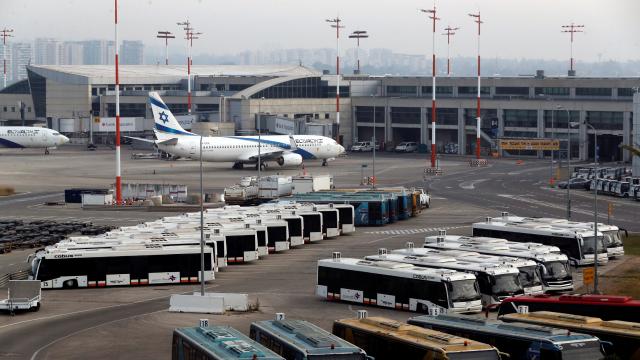 İsrail'de Ben Gurion Havalimanında çalışanlar iş bıraktı: Gelen uçuşlar durduruldu haber görseli