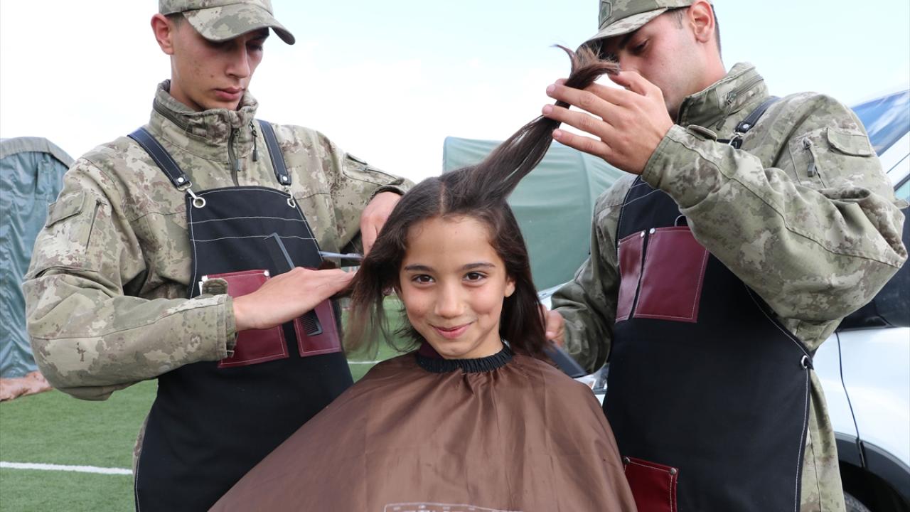 "Depremin ilk gününden bu yana Mehmetçik yanımızda"