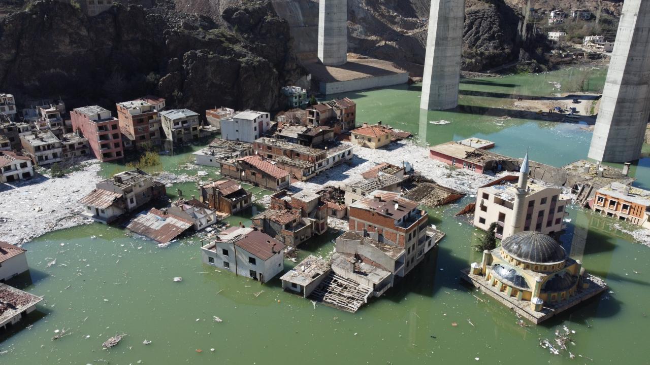 Su seviyesi 100 metreye yaklaştı