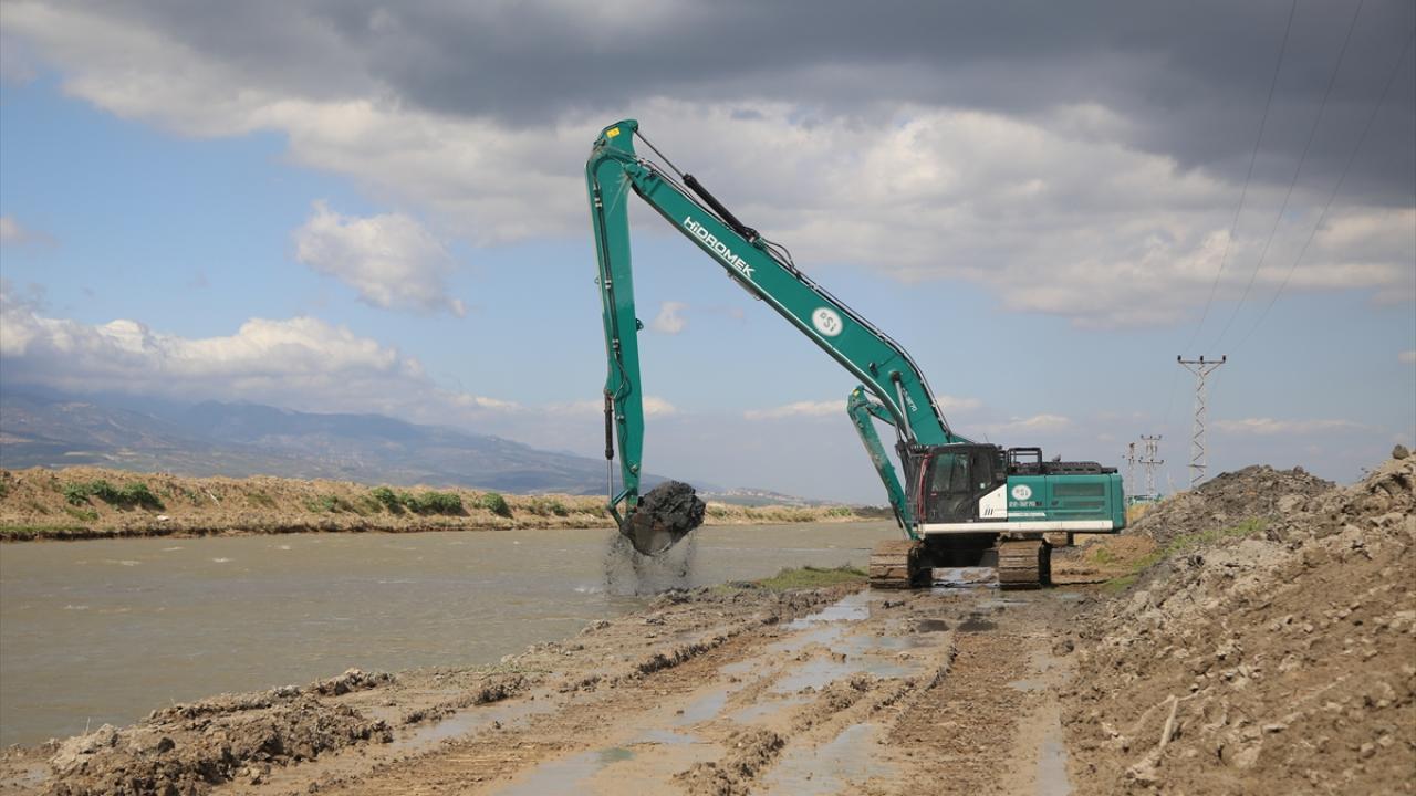 Asi Nehri`nin yatağı 7,8 metre kaydı