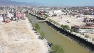 Enkazlar kalktıkça boşluklar büyüyor