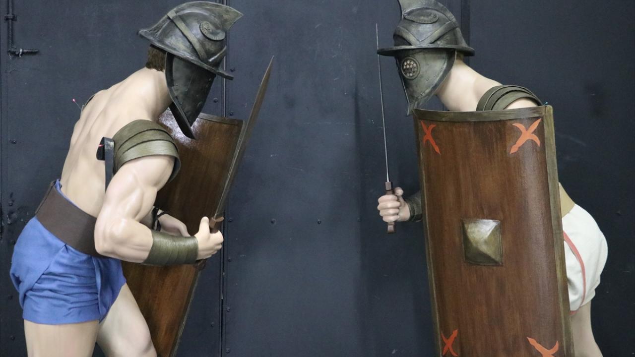 Kimi saç ekimi kimi kıyafet dikimi yapıyor