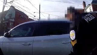 ABD'de polis hareket halindeki otomobilin direksiyonundaki şüpheliyi vurdu