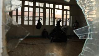 Paris'te 200'e yakın sığınmacı çocuk terk edilmiş bir okula sığındı