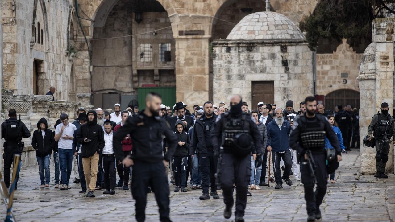 SABAH NAMAZINA ENGEL OLDULAR