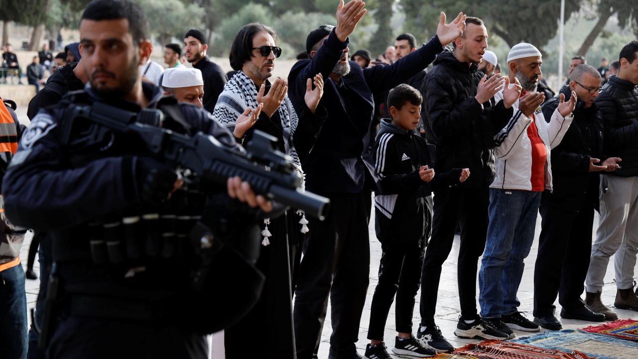 TEKBİR GETİREREK PROTESTO ETTİLER