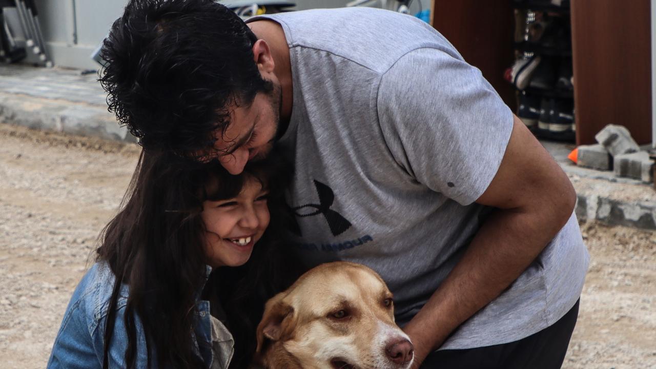 "Ailemizden biri gibi yanımızda oturur, yatar"