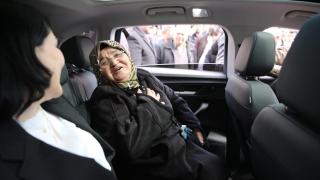 Bakan Dönmez, Togg'a binmek isteyen Gülistan teyzeyi kırmadı