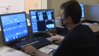 Akciğerine kaçan implant parçası cerrahi operasyon yapılmadan çıkarıldı