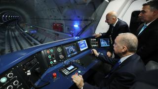 Cumhurbaşkanı Erdoğan Ankara'nın yeni metrosunun ilk sürüşünü yaptı