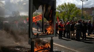 Fransa'da sokaklar yeniden savaş alanına döndü