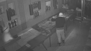 İki dakikada 4 kilo altın çaldılar