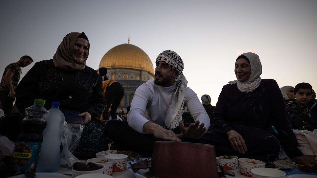 Aksa’ya gelebilmek için en az 4 İsrail kontrol noktasından geçiyorlar