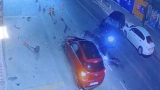 Hatalı sollama yaptı, karşıdan gelen araçla kafa kafaya çarpıştı