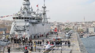 TCG Anadolu gemisi kapılarını ziyaretçilere açtı