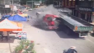 Çin'de korkunç kaza: 7 ölü 10 yaralı