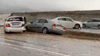 Araçlar ardı ardına çarpıştı: 12 yaralı