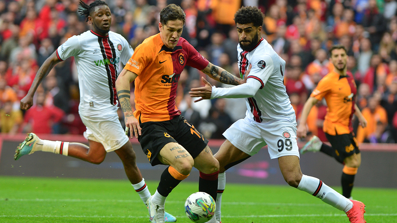 Galatasaray zirve yarışında yara aldı