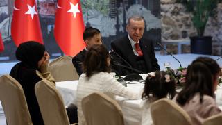 Cumhurbaşkanı Erdoğan öğrenci velisiyle görüntülü görüştü