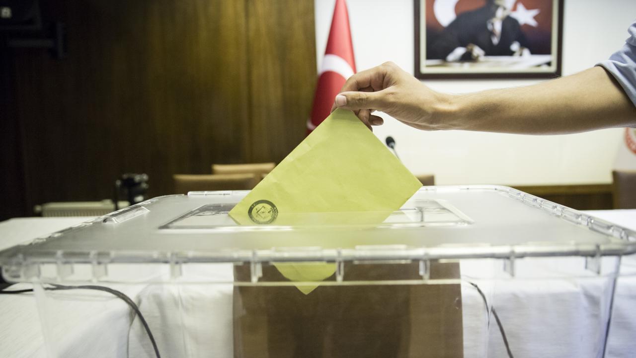 4 MİLYON 904 BİN 672 KİŞİ İLK KEZ OY KULLANACAK