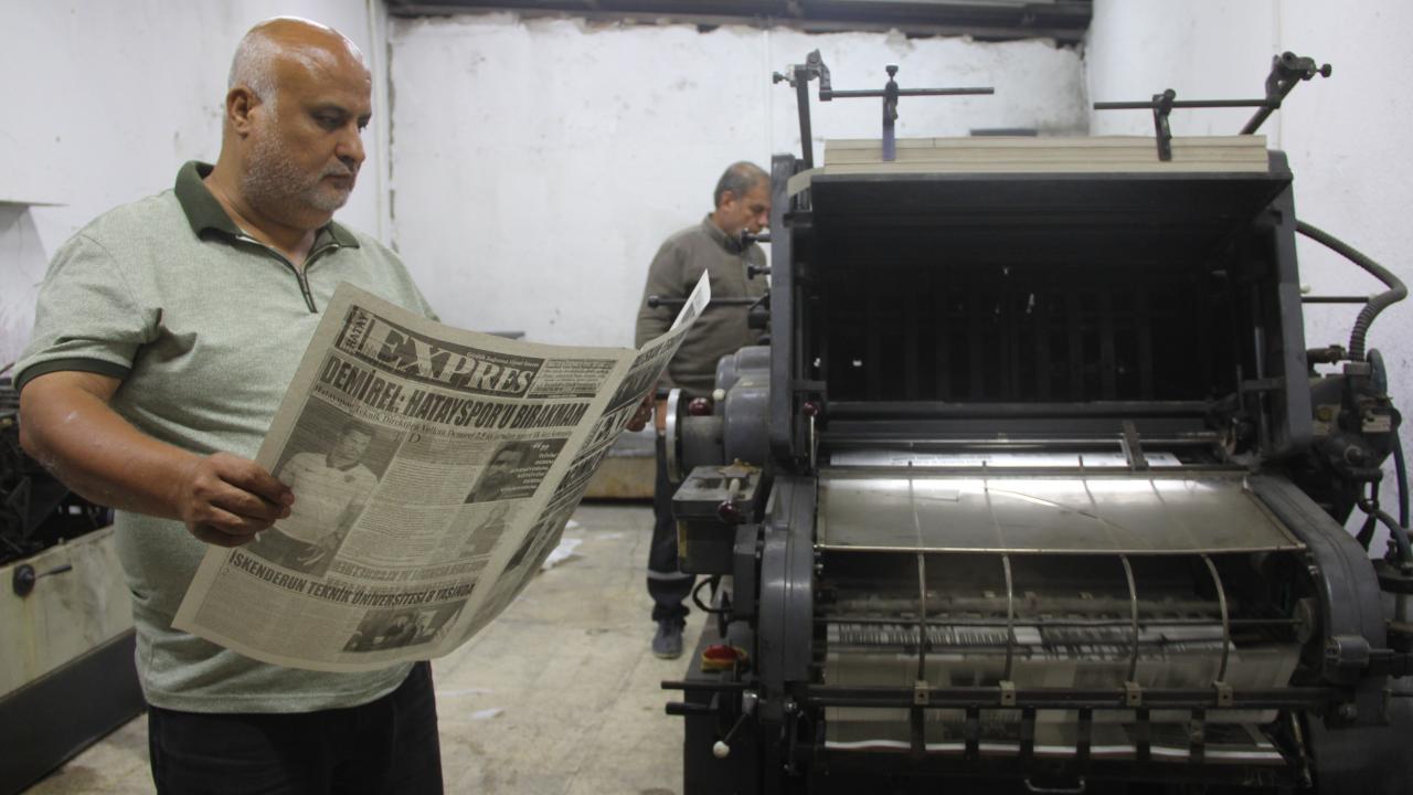 Muhabiri ve 2 çocuğu enkaz altında yaşamını yitirdi