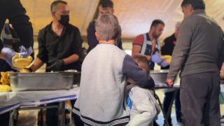 30 yıl sonra memleketi Kahramanmaraş'a döndü: Askıda köfte uygulaması başlattı