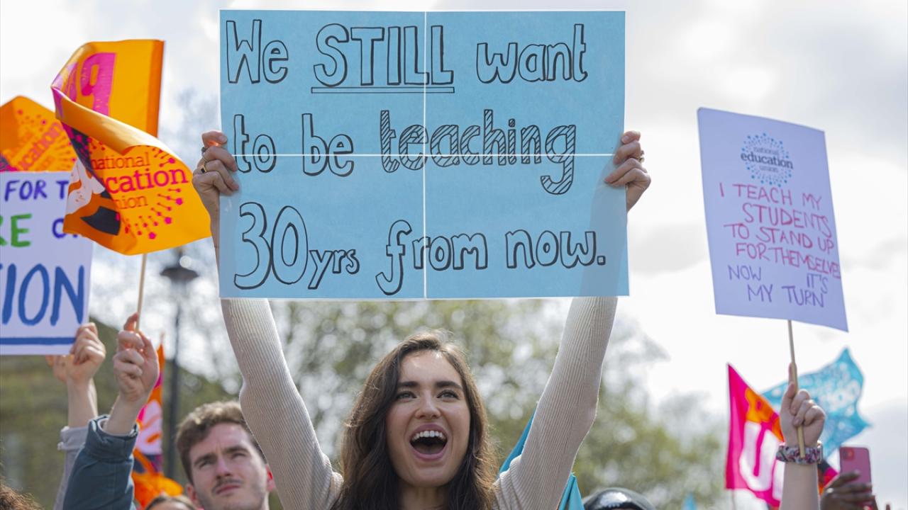 "Hükümeti bu jenerasyonun çocuklarına, öğretmenlere yatırım yapmaya zorlayacağız"