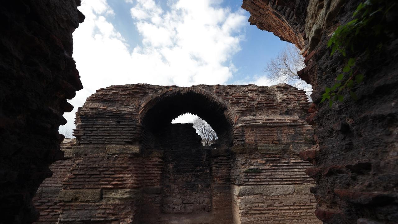 İlk arkeolojik kazıları 1960`lı yıllarda yapıldı