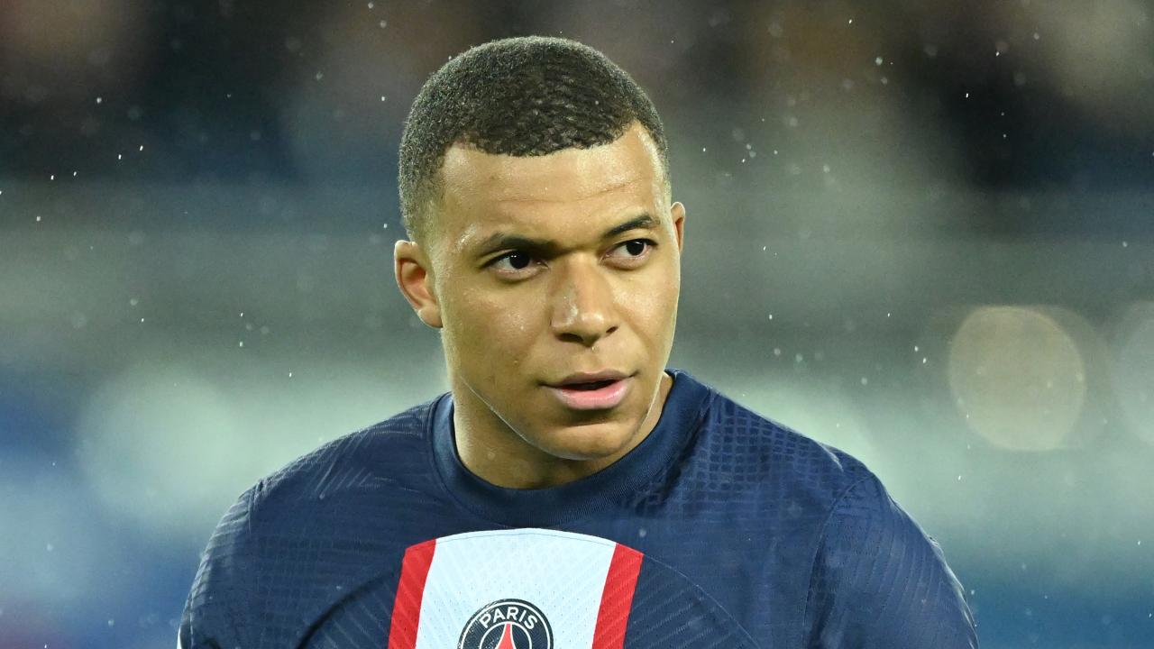 Kylian Mbappe (Futbolcu) 120 milyon dolar