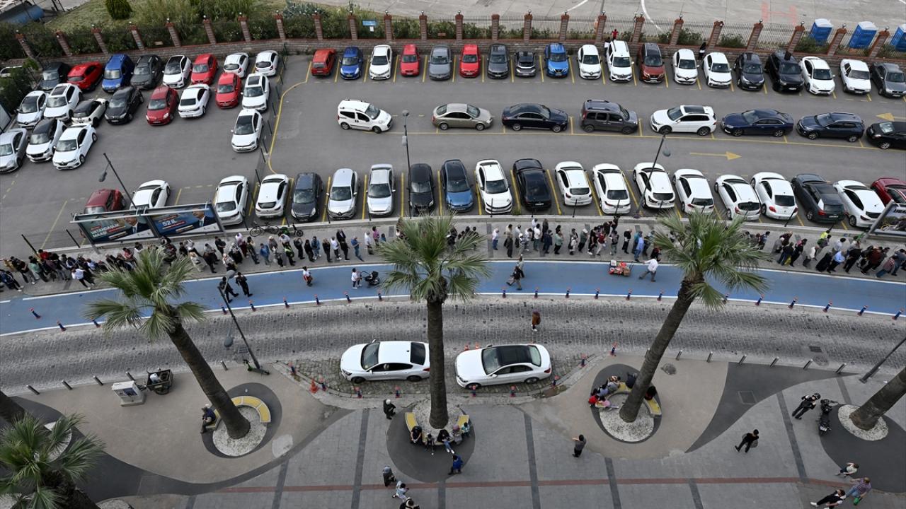 İzmirlilerin TCG Anadolu`ya ilgisi yoğun oldu