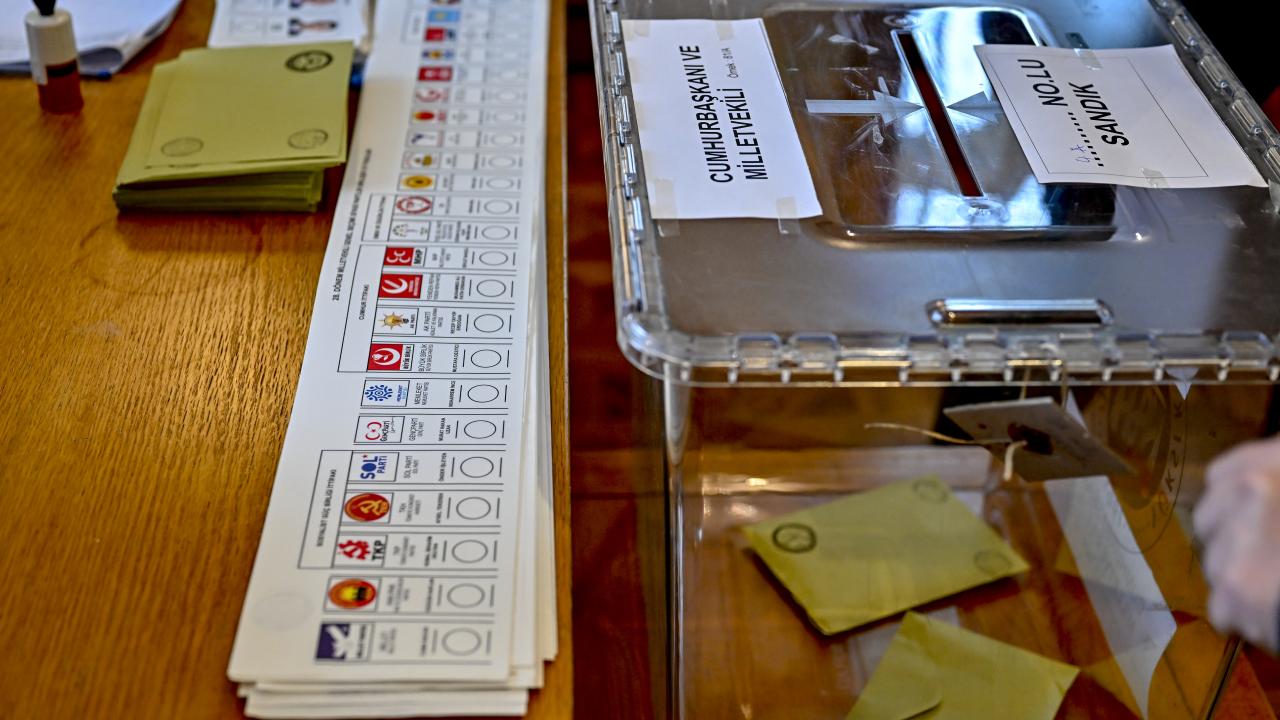 Yanlış oy kullandığını söyleyen seçmene yeni pusula verilir mi?