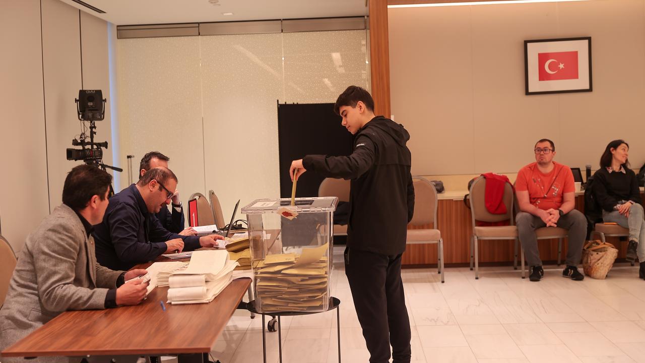 Oy verirken seçmen bilgi kağıdı bulunması şart mı?