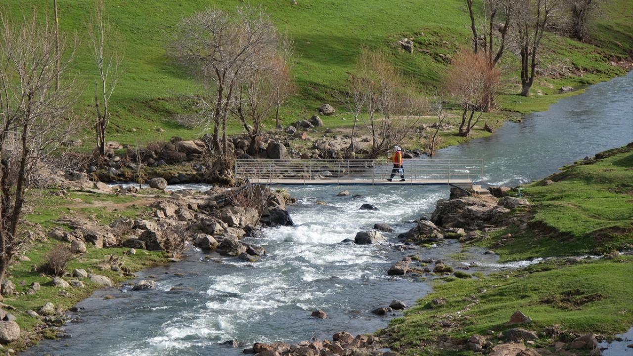 "Rengarenk çiçekler açmışken herkesi buraya bekliyoruz"