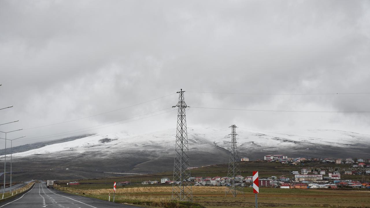 Ardahan dağları mayıs ayında beyaza büründü