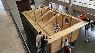 Japon mimarın deprem bölgesine özel tasarımı "kağıt masura evi" Hatay'a gönderildi