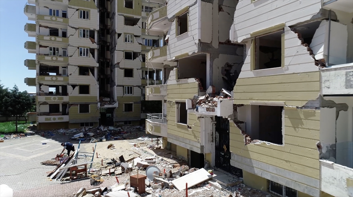 Önümüzdeki hafta ağır hasarlı yapıların yıkımına başlıyoruz