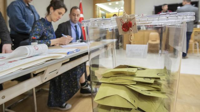 Güney Kore'de Oy Pusulası Yetersizliği Nedeniyle Seçim Komisyonuna Baskın Düzenlendi