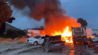 Çekiciyle çarpışan kamyon 11 araca çarparak durabildi