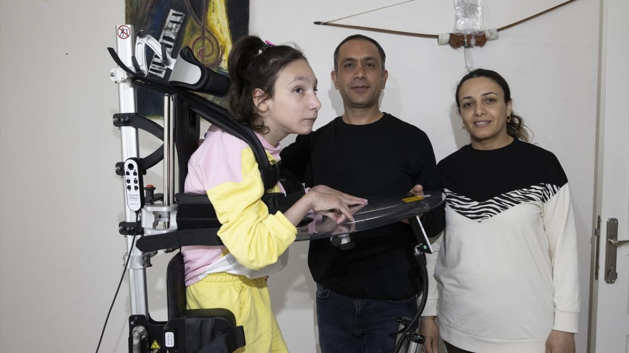 Her gün belli egzersizleri yapması gerekiyor