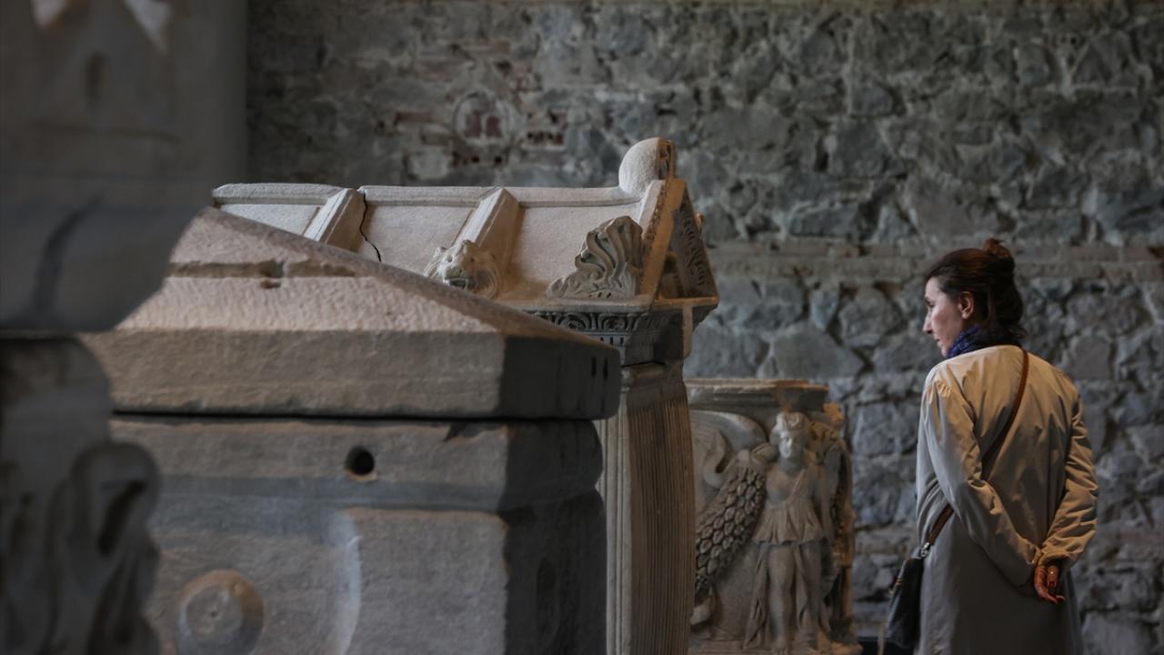 En büyük bina Arkeoloji ve Etnografya Müzesi