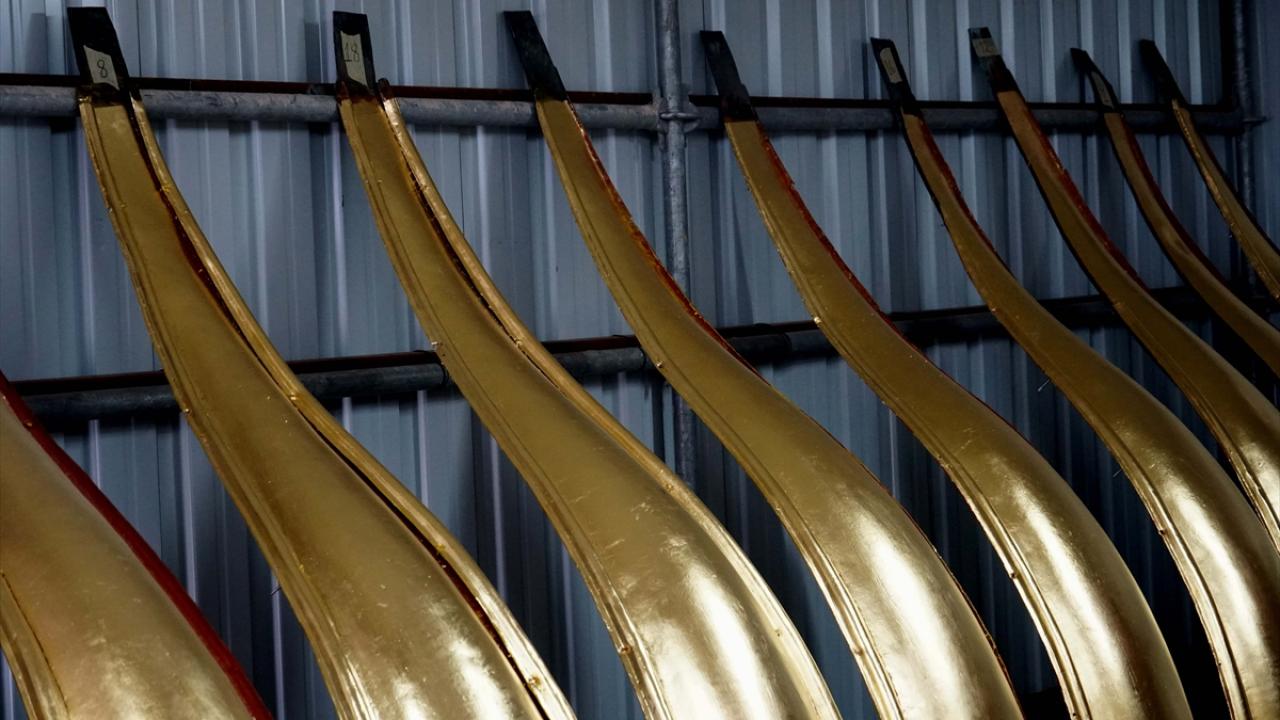 "Bugün itibarıyla ana kubbenin aleminin montajına başladık"