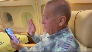 Cumhurbaşkanı Erdoğan mitinge metro merdivenlerini yürüyerek giden 85 yaşındaki vatandaşla görüştü