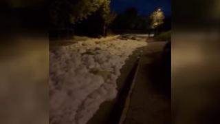 Rögarlardan sızan köpük ulaşımı aksattı