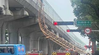 İnşaat vinci metronun üzerine düştü: 1 ölü
