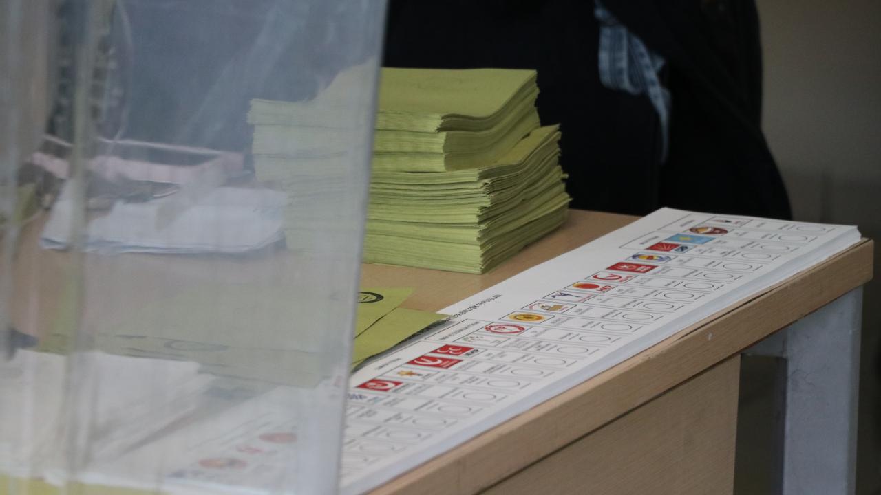 1- Sandığa gitmeden önce nerede oy kullanacağınızı öğrenin, oy kullanma saatlerine dikkat edin