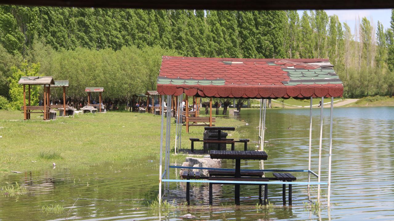 "Kameriyeler su altında kalmış"